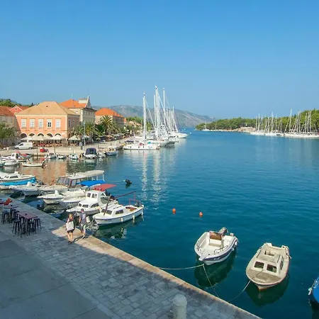 Apartment House At The Seafront *