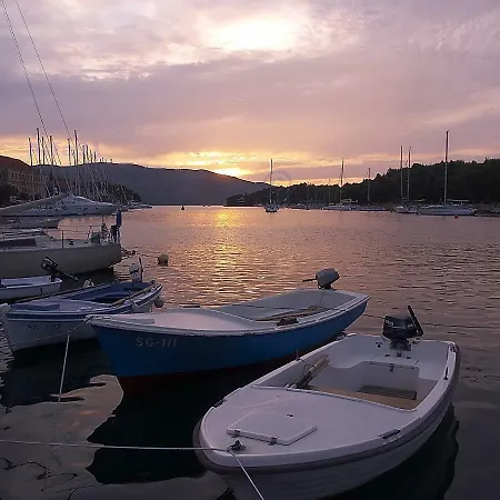 House At The Seafront Apartment *