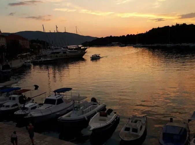 Apartment House At The Seafront Stari Grad (Hvar)
